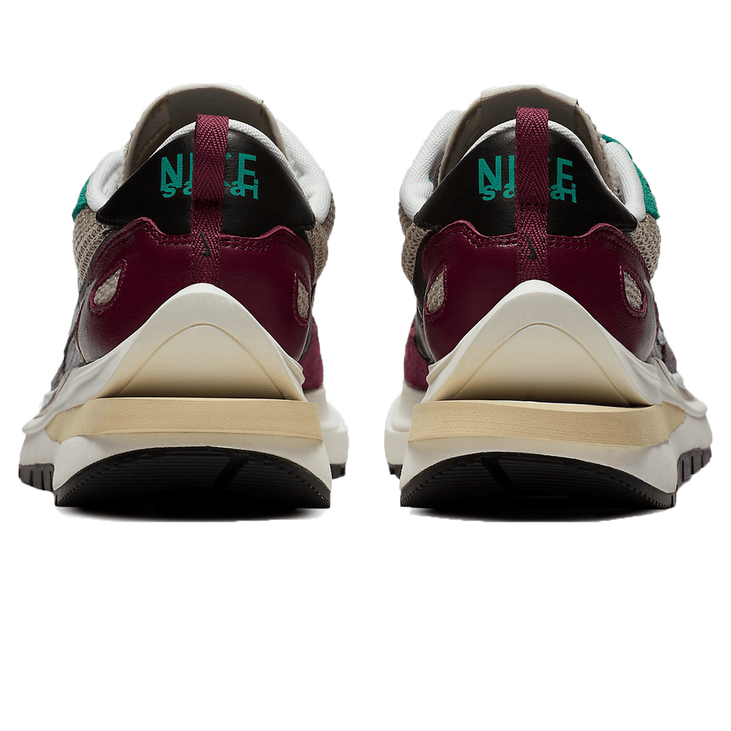 Nike x Sacai Vaporwaffle 'Villain Red Neptune Green'